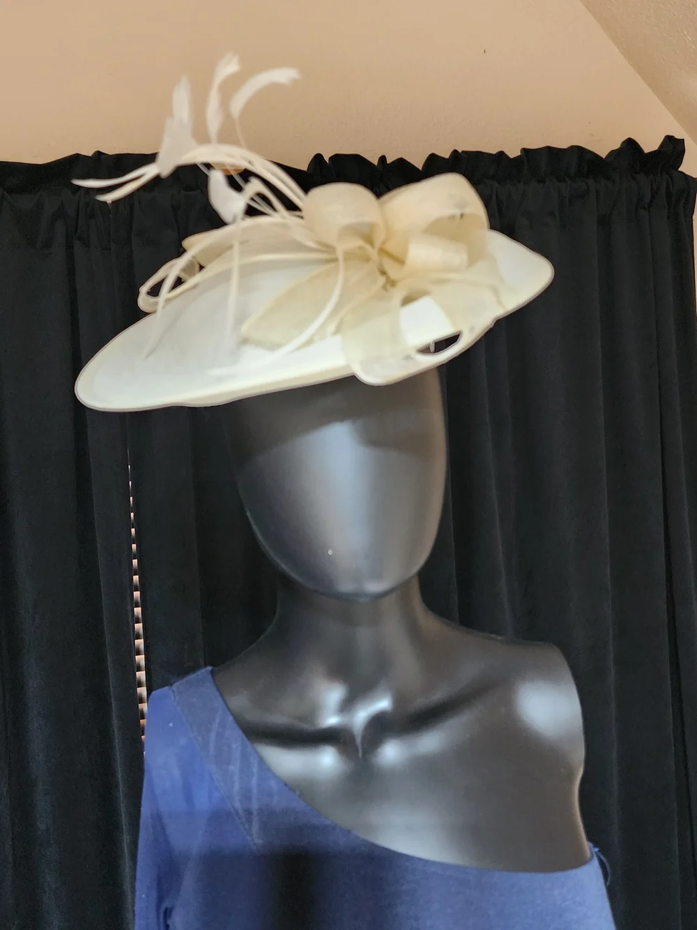 Vintage 80s Ivory Sinamay Fascinator Hat Feather Kentucky Derby Wedding